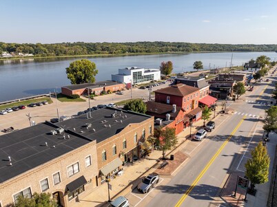 Lone Star Loft on the Mississippi River!