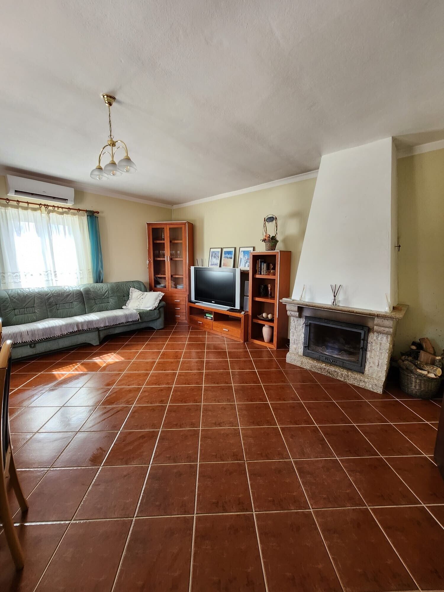 TV, caminetto, tavolo da ping pong