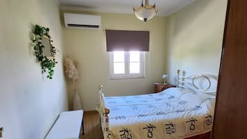 6 bedrooms, iron/ironing board, free WiFi, bed sheets