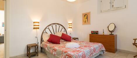 1 bedroom, free WiFi, bed sheets