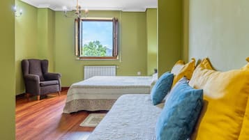 4 chambres, fer et planche à repasser, Wi-Fi gratuit, draps fournis