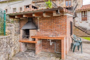 Property grounds - Country House 'Quintanal De Villacarriedo' with Mountain View, Private Terrace and Wi-Fi (Villacarriedo)