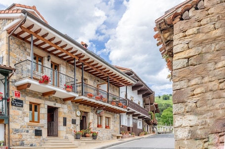 Extérieur. Maison de campagne "Quintanal De Villacarriedo" avec vue sur les montagnes, terrasse privée et Wi-Fi