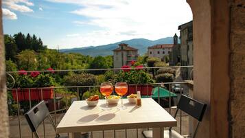 Apartment, 2 Bedrooms, Valley View | Terrace/patio