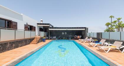 Vacation Villa 'Casa Los Llanos Teseguite Lanzarote' with Sea View, Private Pool and Wi-Fi