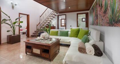 Vacation Villa 'Casa Los Llanos Teseguite Lanzarote' with Sea View, Private Pool and Wi-Fi