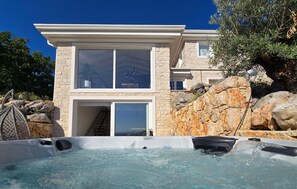 Bain à remous extérieur