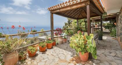 Country House 'Casa Juliana Tijarafe' with Sea View, Private Pool and Wi-Fi