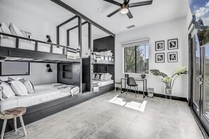 6 bedrooms, desk, iron/ironing board, free WiFi