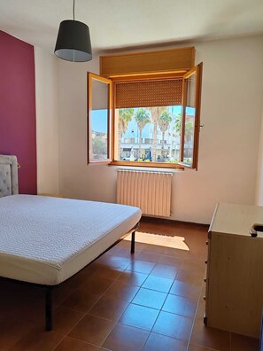 2 chambres, bureau, draps fournis