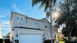 Unclassified image, 3 of 31, button - 15 Mint to Disney 2 mint to the Best golf courses. Family size villa.      (Davenport)