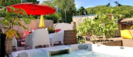 Bain à remous extérieur