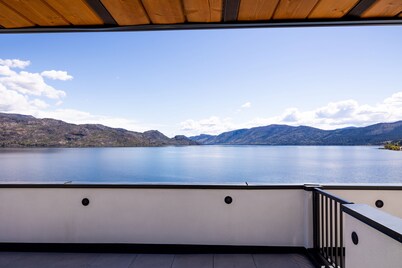 Okanagan Lake Luxury Suite with Kitchen  Accommodations across the Lake 
