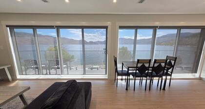 Okanagan Lake Luxury Suite with Kitchen Accommodations across the Lake