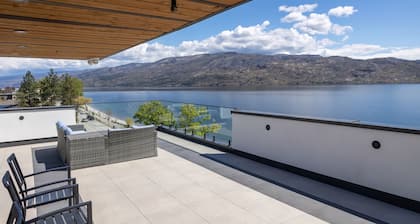 Okanagan Lake Luxury Suite with Kitchen Accommodations across the Lake