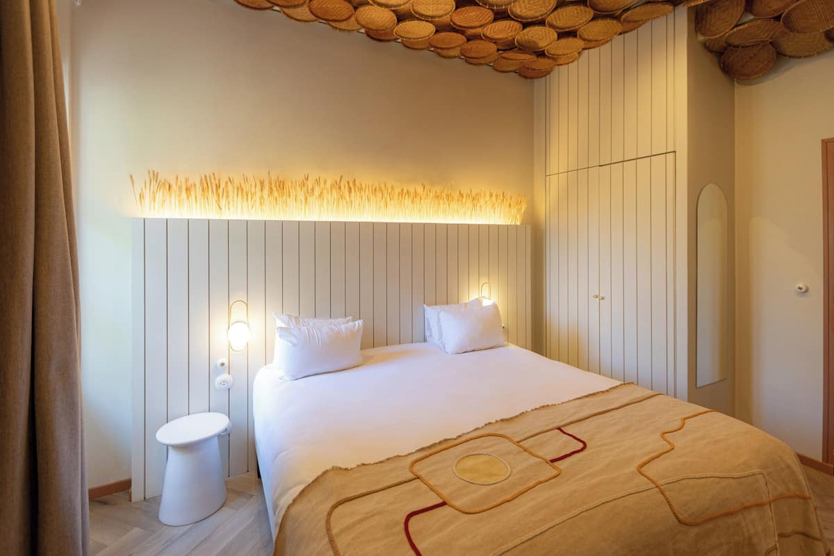 Standard-huone, näköala puutarhaan | Minibaari, tallelokero huoneessa, yksilöllisesti sisustettu