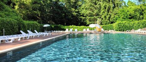 Outdoor pool, a heated pool