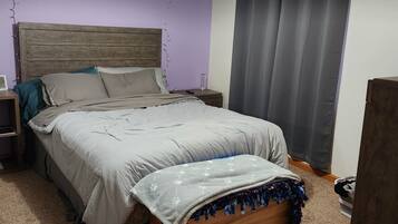 4 bedrooms, iron/ironing board, WiFi, bed sheets