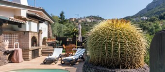 Holiday Home 'Bados' with Mountain View, Pool & Air Conditioning