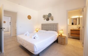 4 makuuhuonetta, vauvan matkasänky, ilmainen Wi-Fi