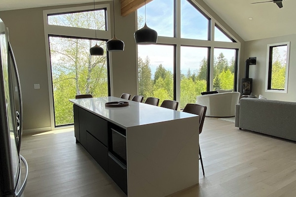 Floor to ceiling windows with views of Lake Superior.