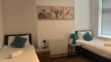 4 bedrooms, iron/ironing board, WiFi, bed sheets