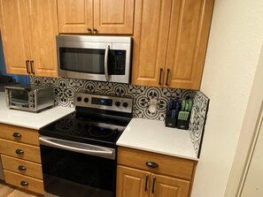 Cookware/dishes/utensils