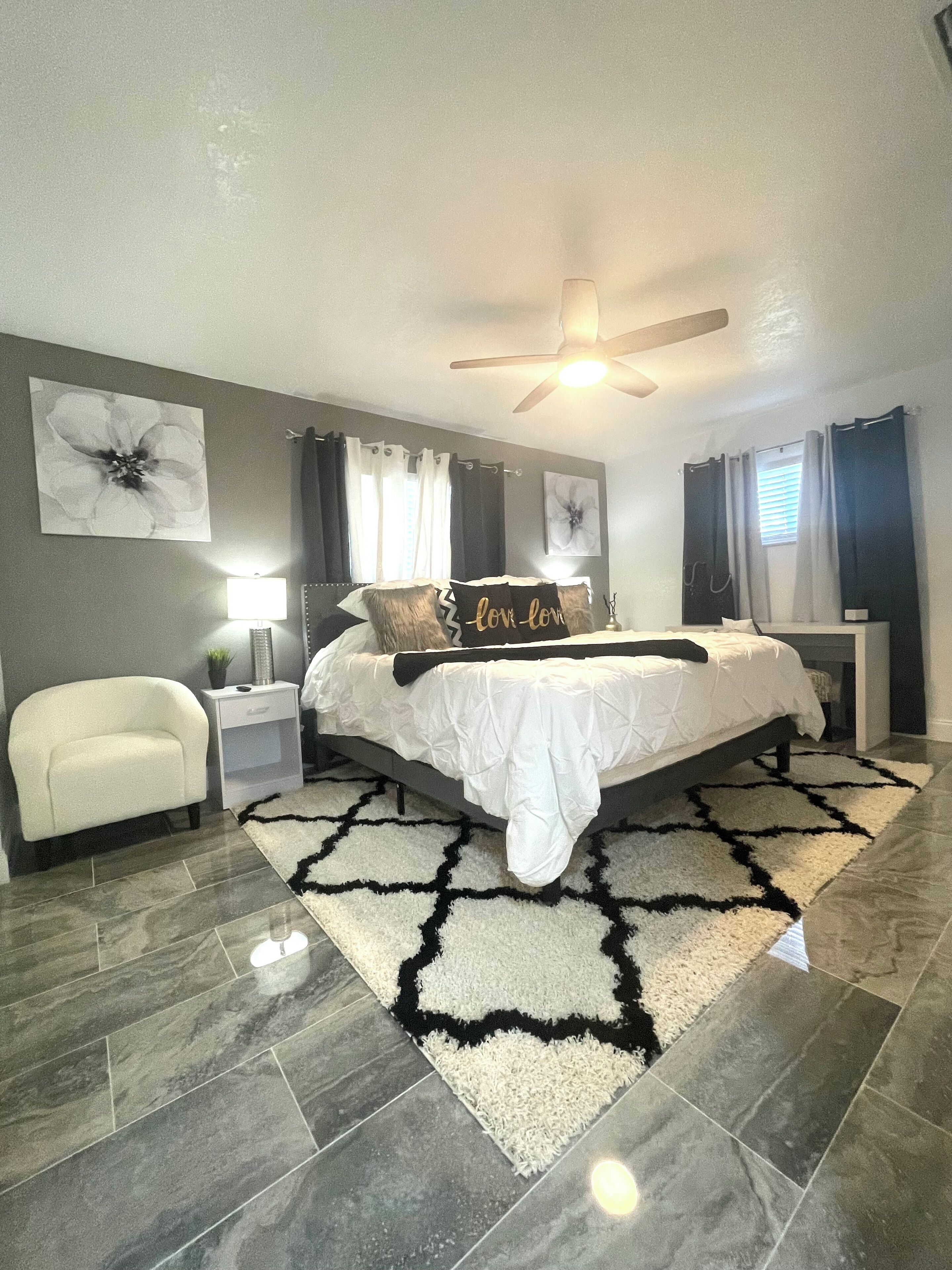 3 bedrooms, desk, iron/ironing board, travel crib