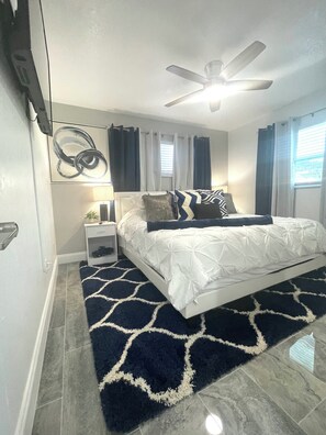 3 bedrooms, desk, iron/ironing board, travel crib