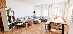 Living area - Beautiful and Peacefull 3 Bed Villa with Private Pool, AC (Avileses)