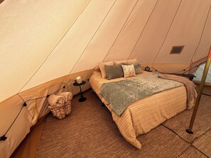 1 bedroom, bed sheets