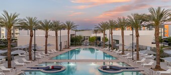 New 3-Bedroom Luxury Serviced Apartment Near Strip