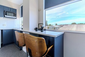 Studiosuite – premium, 1 queensize-seng, badekar | Mikrobølgeovn