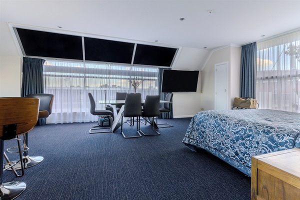 Suite estudio ejecutiva, 1 cama de matrimonio grande | Wifi gratis y ropa de cama