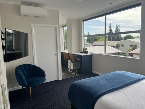 Hamilton Motel 2025 Limited