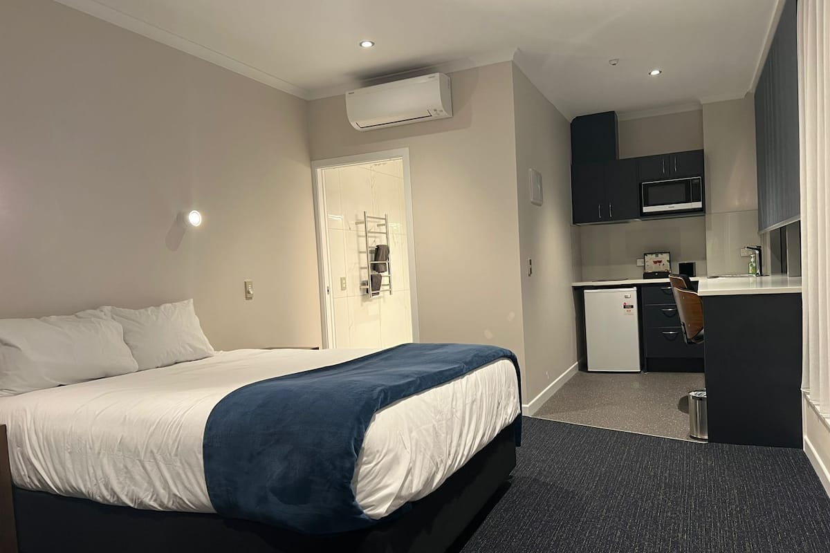 Studiosuite – premium, 1 queensize-seng, badekar | Wi-fi (inkludert) og sengetøy