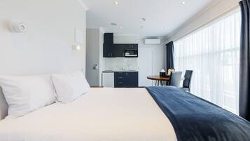 Estudi en suite prèmium, 1 llit de matrimoni, banyera | Wifi gratuïta i roba de llit