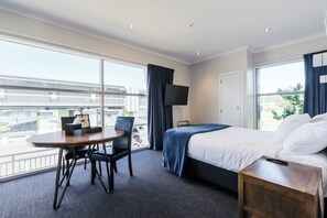 Suite estudio Premium, 1 cama de matrimonio, bañera | Wifi gratis y ropa de cama