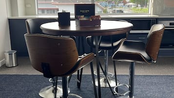 Executive Studio Suite, 1 King Bed | Free WiFi, bed sheets