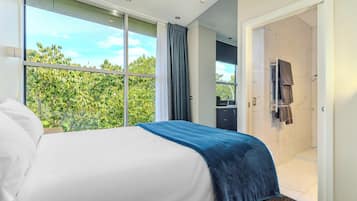 Deluxe Studio, 1 Queen Bed | Free WiFi, bed sheets