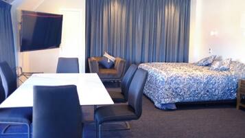Presidential-Studiosuite, 1 King-Bett | Kostenloses WLAN, Bettwäsche