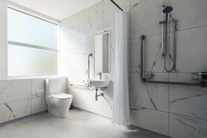 Family Double Room | Bathroom | Free toiletries, hair dryer, towels, soap