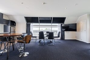 Executive studio suite, 1 kingsize bed | Gratis wifi, beddengoed