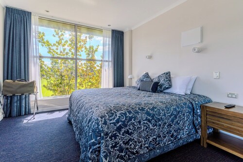 Hamilton Motel 2025 Limited