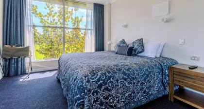 Hamilton Motel 2025 Limited