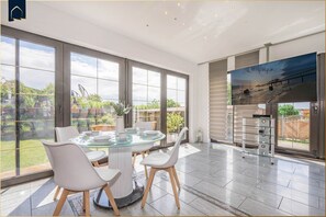 Unclassified image, 4 of 39, button