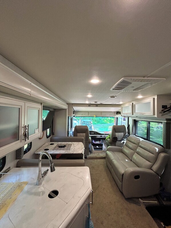 Interior - Class A RV 2022 Holiday Rambler Shooting Creek NC. Full Hook Up (Hayesville)