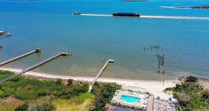 No Cleaning Fee! Brand New Double Queen Studio Condo w/ Waterfront Pool + Beach