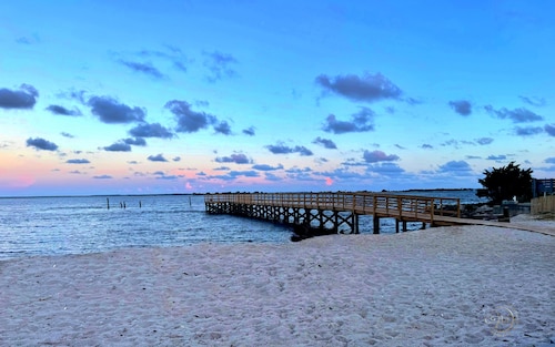 No Cleaning Fee! Brand New Double Queen Studio Condo w/ Waterfront Pool + Beach