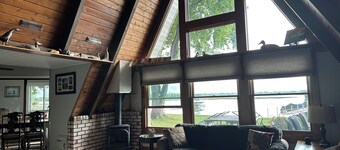 Lake house on beautiful Shawano Lake for NFL draft